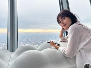 Şenay Gürler Instagram - Tokyo… Skytree Tower, Fuji Yanardağı’na  dokunmak 😉
@semihsayginerofficial 💜