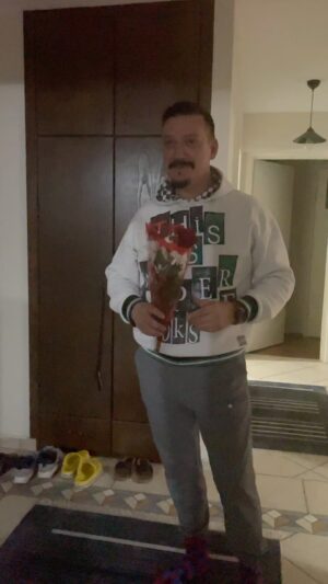 Şenol İpek Instagram - Semkom benim kıymetli Annem özlemiş beni ben bunu duyunca dururmuyum :))) 
Hepinize selamları var