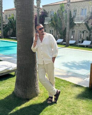 Şenol İpek Instagram - Bir zamanlar Mankendik adlı çalışma 😄🤓 @manastiralacatihotel #alaçatı #çeşme