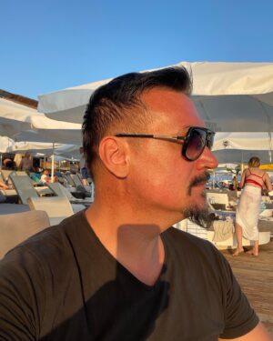 Şenol İpek Instagram - BAKARIZ AMA GÖRÜRÜZ
DOSTU SAMİMİ OLANI  CAN OLANI BİZDEN OLANI.