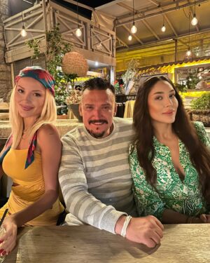 Şenol İpek Instagram - Ben Charlie onlar zaten melek .. Canlarım  benim  @ecegurselofficial @cansutaskin1