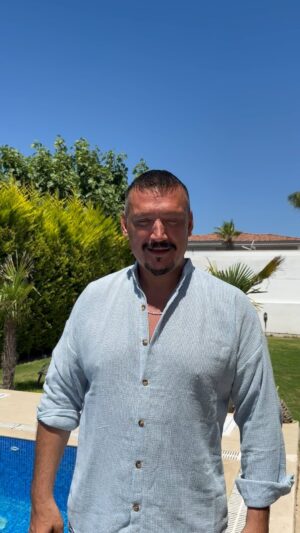 Şenol İpek Instagram - Hayırlı bayramlar dilerim büyüklerin ellerinden küçüklerin gözlerinden öperim