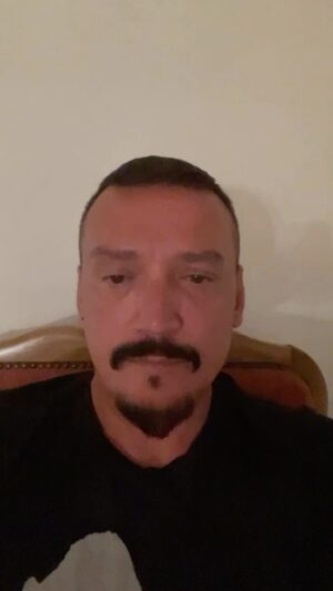 Şenol İpek Instagram - Yalvarıyorum  desem YALAN olmaz  lütfen DEPRRM için “MAHALLE ARAMA KURTARMA TİMLERNİNİ “kuralım  çünkü deprem de bize size sadece  komşularımız  yetişecek olası bir istanbul depreminde.  Bu eğitimi almış ve arama kurtarma yapmış bir vatandaş olarak sesleniyorum depremi unutma 
Bu eğitimlerin binlerce hayat kurtardığını gördüm @tcbestepe @rterdogan @afadbaskanlik @akutdernegi @cevre_sehircilik_bakanligi @tcicisleri