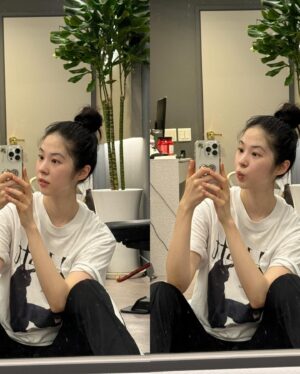 Seo Eun-soo Instagram - 긴머리 안뇽,,, ✂️