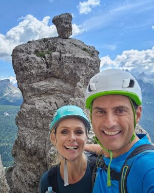 Serena Autieri Instagram - Impresa iconica portata a termine! ⛰️ 🧗 
Raggiungere in ferrata la cime della Tofana di mezzo a 3.244 mt dopo 7 ore mi fa sentire fiera del gruppo di amici storici con cui l’ho fatto, forte e realizzata. 
Abbiamo provato ogni emozione dalle risate iniziali, alla gioia pura, dall’adrenalina alla paura di non farcela…
Già programmando la prossima💪🏻