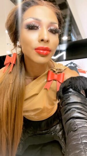 Serena Chacha Instagram - my own resident show with @mac cosmetics it’s GLAM time 😍 inbox for me for all things beauty!!! 

#transformstiontuesday #makeuplife #mua #artist #maccosmetics #roobywoo