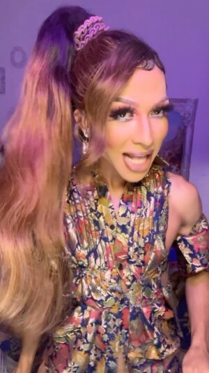 Serena Chacha Instagram - Glamming early early in my @prabalgurung altered a la ChaCha OLÉ👑💃🏻

glam by Me 
dress by @prabalgurung 

#serenachachawigs #serenachacha #friyay #friday #friday  #look #fashion #designer #weekend