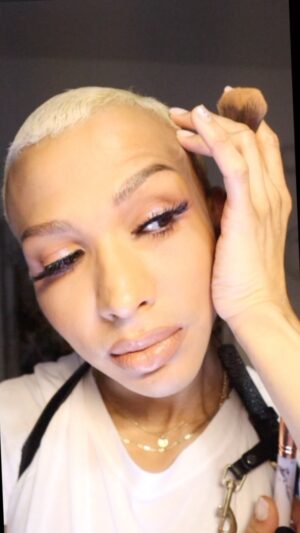 Serena Chacha Instagram - I love my mascara and lashes only if I can do it in 5 mins tho… 🤩💋
#thursday  #thursdaymotivation #serenachacha #MUA #makeupartist #doublewear #makeover #look #booking