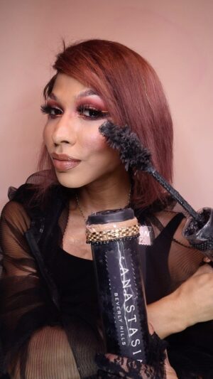 Serena Chacha Instagram - @anastasiabeverlyhills new Lash Sculpt and I make great costars 🤩
👑 moquete made by me #serenachacha #rupaulsdragrace #allstars #anastasiabeverlyhills