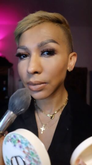 Serena Chacha Instagram - @diorbeauty lavender is everyone’s shade🎁🤩 this loose but compact powder color corrects any yellowish undertone 🎨 #mua #makeupartist #dior #diorbeauty #christiandior #makeup #look #powder #highlight #cheeks