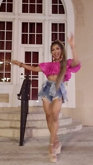 Serena Chacha Instagram - Nos vemos en Las Tablas este 2025 #transformationtuesday #serenachacha #carnaval #miami #southbeach #queen #carnival