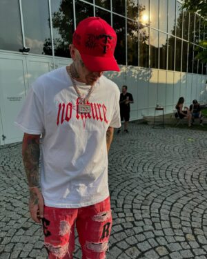 Sergei Barracuda Instagram - oblik sem se z toho co sem nasel na festivalu😄produced in CZ🇨🇿 @soldoutstore.cz x @paulgate808 x @adam_wave_ 🔥 ps tenhle vikend sobota @benatska noc v Liberci!✨