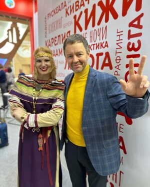 Sergey Netiyevskiy Instagram - Посетил выставку туризма. Какая же у нас была большая страна СССР!  Выбираю куда приехать с сольным концертом "Маленькие Комедии Большой Страны!" 

Афиша и билеты всегда на  https://netievskiy.ru/
(Активная ссылка в шапке профиля) 
📌Пишите в комментариях: ваш город или куда точно приехать?📌

Обязательно загляну👍🏼

#нетиевский #уральскиепельмени #смех #юмор #стэндап #standup #выставкатуризма #гастроли #mitt2023