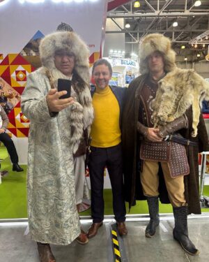Sergey Netiyevskiy Instagram - Посетил выставку туризма. Какая же у нас была большая страна СССР!  Выбираю куда приехать с сольным концертом "Маленькие Комедии Большой Страны!" 

Афиша и билеты всегда на  https://netievskiy.ru/
(Активная ссылка в шапке профиля) 
📌Пишите в комментариях: ваш город или куда точно приехать?📌

Обязательно загляну👍🏼

#нетиевский #уральскиепельмени #смех #юмор #стэндап #standup #выставкатуризма #гастроли #mitt2023