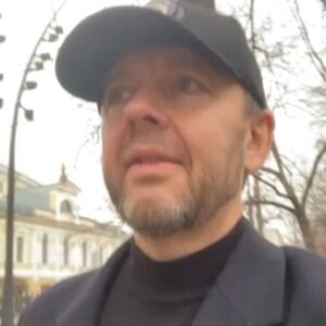 Sergey Netiyevskiy Instagram - Вы оскорбляете другого,  потому что хотите,  чтоб вас кто то полюбил. Разве можно стать счастливым, причинив кому-то несчастье?

#нетиевский #философия #жизнь #цитаты