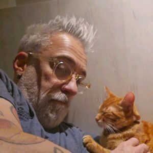 Sergi Arola Instagram - Feliz #diadelgato a todas y todos!!!!
@fran_laree 
#ramsesthecat 
#lentesthecat 
#guantesthecat