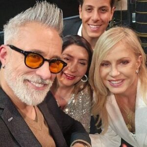 Sergi Arola Instagram - Tremendo honor poder compartir con vosotros @ceciliabolocco @pincoyasinglamourrr @jcrodriguezoriginal y @maximobolocco este @podemoshablarchv tan especial y desde la esperanza aportar un minúsculo granito de arena a dar visibilidad al trabajo que desarrolla vuestra @fundacioncare , como os dije es un tema que nos compete a todos...