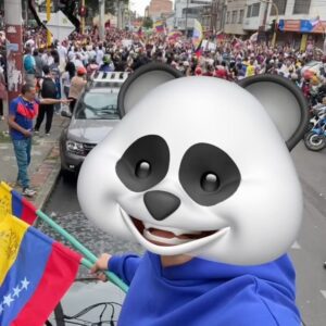 Sergio Daniel Brazón Rodríguez Instagram - Yo quiero que los niños de Venezuela que ven mi contenido CREZCAN EN SU PAÍS y no tengan que migrar como YO ME VI OBLIGADO A HACERLO!! 🇻🇪 Yo quiero una Venezuela donde los adolescentes puedan estudiar lo que ellos quieran y no lo que obliga el sistema. Quiero una Venezuela donde la gente no muera de hambre o por falta de medicina. Quiero que los profesores tengan un sueldo justo, que un médico gane como debería… pero lo más importante: QUIERO QUE VOLVAMOS A CASA CON NUESTRAS FAMILIAS. Es hora de un cambio 🇻🇪🥹 y no se que vaya a pasar hoy, lo que sí se es que HAY FE!! Hay esperanza. Hay alegría… y no vamos a dejar que nos la quiten. Tú puedes Venezuela. Los cambios son buenos❤️‍🩹