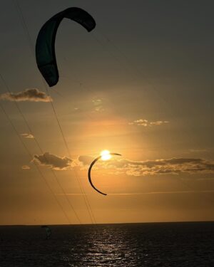 Sergio Malheiros Instagram - Primeiro dia e já rolou kite, visita a @barracadaneda e muito amor ❤️☀️👌🏾 
Vai ser difícil ir embora, Piauí…