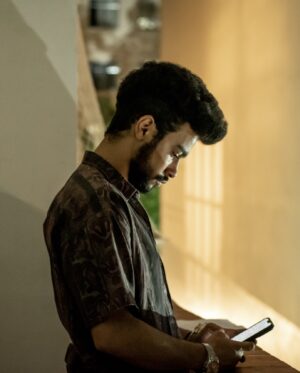 Sergio Malheiros Instagram - A 5ª temporada de #Impuros já está disponível no @disneyplusbr 😅👊🏾 

Você é do #team que faz maratona ou do #team que assiste um episódio por dia? 🤙🏾