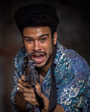 Sergio Malheiros Instagram - A 5ª temporada de #Impuros já está disponível no @disneyplusbr 😅👊🏾 

Você é do #team que faz maratona ou do #team que assiste um episódio por dia? 🤙🏾