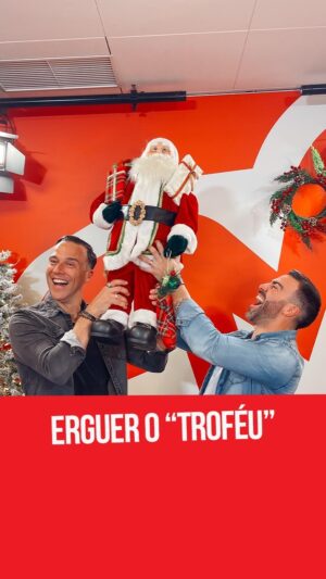 Sérgio Rosado Instagram - Nem os anjos tinham pensado nisto 🤣 O que quer dizer a frase “Ergo bem alto o meu troféu” na música “Nesta Noite Branca”? As respostas são hilariantes! 😂

@anjosoficialpt no Café da Manhã da RFM

@joanacruz @rodgomes @fontouradaniel
@nelson_rosado @sergio_rosado