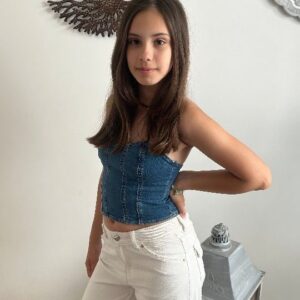 Sérgio Rosado Instagram - E assim se passaram 11 anos, tem sido maravilhoso ver-te crescer e perceber que te estás a tornar numa linda menina/mulher 🥰 , hoje não só celebramos teu nascimento como também o dia mundial do abraço e sabes que o nosso será sempre o teu porto seguro.

We love you ❤️
.
.
 #iara11anos #aniversario #11aniversario