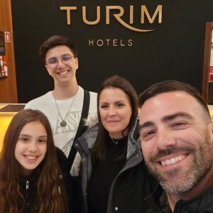 Sérgio Rosado Instagram - ✈️ Viagem até à "pérola do Atlântico" para redescobrir em família a maravilhosa Ilha da Madeira ❤️
.
.
.
#madeira #madeiraisland #viagens #viajar #destinos #turismo #mundo #aventura #explore #viajante #dicasdeviagem