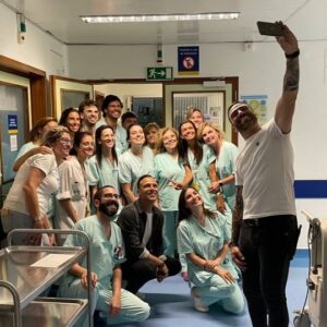 Sérgio Rosado Instagram - Hoje foi um dia especial, fomos convidados a visitar o departamento de Pediatra do Hospital Santa Maria em Lisboa, fomos dar um abraço aos utentes, aos seus familiares e a todos os profissionais de saúde, esta foi para nós a melhor forma assinalar o Dia Mundial da criança.
// Ver até ao fim. //
.
.
.
#diamundialdacriança