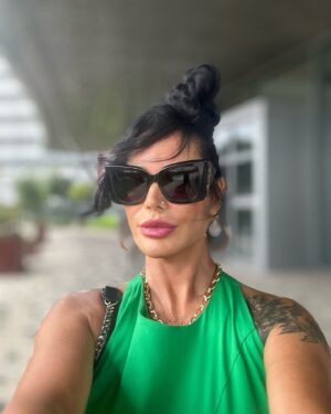 Serpil Çakmaklı Instagram - Güzel bir gün diliyorum kıymetlilerim şifasıyla ,müjdesiyle ,kısmetiyle ,sevgisiyle, huzuruyla, neşesiyle .İyi niyetler ,güzel yürekler, mutlu enerjik yüzler,  sizlere kendinizi iyi hissettiren insanlar hayatınızdan hiç eksik olmasın mutlu sabahlar güzel bir hafta sizlerle olsun Kimsenin kötü karmalarını üzerinize çekmeyin kendinize odaklanın imkanınız varsa çocuk yaşlı bakıma muhtaç insanları sevindirin küçük patili dostlarımıza mama su koymayı ihmal etmeyin mutlu edin düşmanınıza dahi güzellikler dileyin Sizleri çok seviyorum hayırlı nurlu bir hafta sonu ve hayırlı cumalar diliyorum🙏#serpilçakmaklı #mutlusabahlar #günaydın #keșfet Bu resimlerimi canım @masiha_habibi çekti teşekkürler cansın