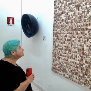 Serra Yılmaz Instagram - 🇮🇹Ieri sera lettura in musica con Maria Giulia Cester al pianoforte di “Il Ballo” d’Irene Nemirovsky al Teatro Masini di Faenza e stamattina visita al meraviglioso museo della ceramica @micfaenza guidata molto gentilmente da Monica Gori. Ci vuole al meno una settimana intera x scoprire tutte le meraviglie che contiene. Grazie @moni.gori, ho amato i momenti passati insieme. Tornerò.
🇹🇷Dün akşam Faenza’da ( fayans sözcüğünün kökeni buradan gelir) Masini Tiyatrosunda piyanoda Maria Giulia Cester’in eşlik etmesiyle İrene Nemirovsky’nin “Balo” adlı öyküsünü okudum. Bu sabah da muhteşem seramik müzesini @micfaenza sevgili Monica Gori’nin nazik rehberliğinde gezdik. Müzede bulunan tüm şaheserleri görmek için en az bir hafta gerekir ( İznik de var tabii). Çok mersi @moni.gori birlikte geçirdiğimiz tüm anları sevdim. Yine geleceğim.
@moni.gori @micfaenza @silviacelestecalcagno_ @ruggierogiovanni #faenza #faenzacentro #museointernazionaledellaceramica #museointernazionaledelleceramiche #museointernazionaledellaceramicadifaenza #iznik #
