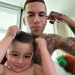 Sfera Ebbasta Instagram - Sei l’amore più puro che esiste, la mia persona preferita sul pianeta, il mio piccolo Re🤴🏻 tanti auguri Gabry 🩵🎂♾️  2