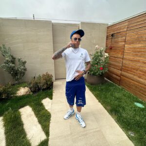 Sfera Ebbasta Instagram - Ho messo 3kg in Sicilia 😩