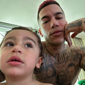 Sfera Ebbasta Instagram - Ho messo 3kg in Sicilia 😩