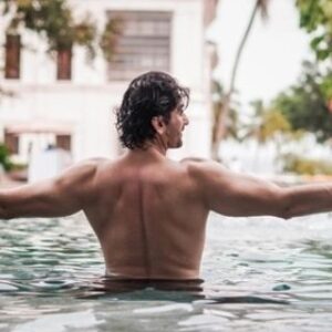 Shaad Randhawa Instagram - Wanna Swim ? 😉
:
:
#shaadrandhawa #chillwave #holiday