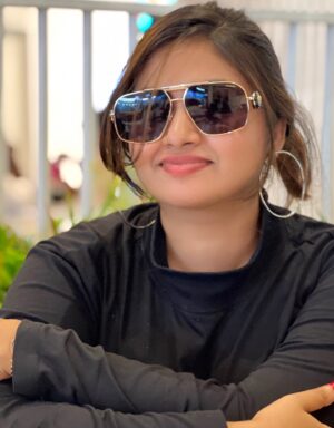Shaalin Zoya Instagram - Usir Ennoda Irukkaiyila Ne Mannoda Povadhenge?

📸 @amaalsaira3