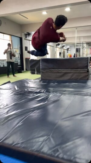 Shabeer Kallarakkal Instagram - #methings @porkalai_maanavan  thank you for constantly pushing me 💪💪💪
@parkourpod @chennaiparkour_official 
#actor #entertainer #hospitalclown #athlete #dancingrose