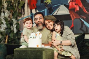 Shabnam Ghorbani Instagram - دانا یک ساله شد 🥳

حالا همه با هم 

Happy birthday ♫♪
♪!Happy birthday ♫♪
يا ملكنا العزيز الغالي ♫♪
♪!يا حبيب القلوب ♫
او او او او

💃🏻💃🏻💃🏻

عکس از نفس جانم 

@nafasazaar 🤍