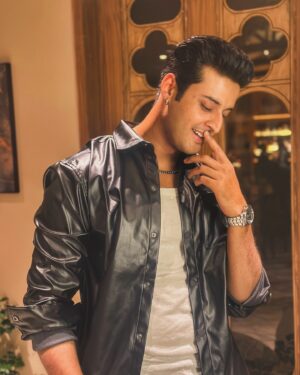 Shagun Pandey Instagram - Saare taare ✨tod le aavan tere kadma ch rakh deya’n mai… ⛓️ p.c -  @prateekk.singhh
