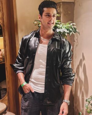 Shagun Pandey Instagram - Saare taare ✨tod le aavan tere kadma ch rakh deya’n mai… ⛓️ p.c -  @prateekk.singhh