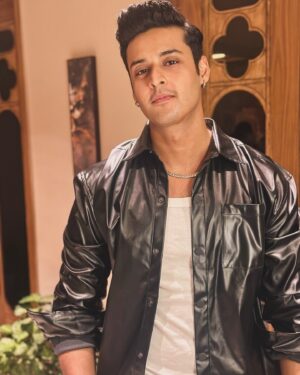 Shagun Pandey Instagram - Saare taare ✨tod le aavan tere kadma ch rakh deya’n mai… ⛓️ p.c -  @prateekk.singhh