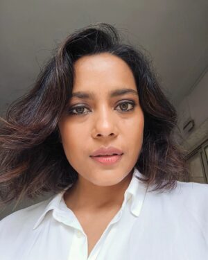 Shahana Goswami Instagram - *UNVEILING & REVEALING*

The dressed up, to the stripped down.. the acceptance that I am all the phases and that I actually love all the phases of me. 

Had a lovely photoshoot with my wonderful sweetheart @mansimao and decided to capture the make up with lenses beautiful, to the make up off with lenses beautiful, to the make up off, lenses off beautiful. 

P.s. I actually really like my dark circle.. I feel they add contour and colour to my face.. 

#lovemeinallforms #beauty #natural #makeup #dressedup #strippeddown #nomakeup #transitions #makeuptransitions
