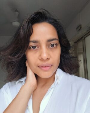 Shahana Goswami Instagram - *UNVEILING & REVEALING*

The dressed up, to the stripped down.. the acceptance that I am all the phases and that I actually love all the phases of me. 

Had a lovely photoshoot with my wonderful sweetheart @mansimao and decided to capture the make up with lenses beautiful, to the make up off with lenses beautiful, to the make up off, lenses off beautiful. 

P.s. I actually really like my dark circle.. I feel they add contour and colour to my face.. 

#lovemeinallforms #beauty #natural #makeup #dressedup #strippeddown #nomakeup #transitions #makeuptransitions