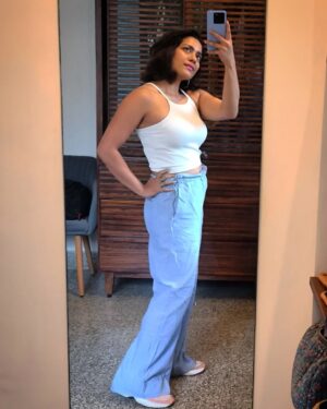 Shahana Goswami Instagram - Posing for myself to myself as myself. 

#bakchodi #posing #faltutimepass #justlikethat
