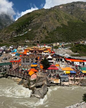 Shaji Choudhary Instagram - जय बद्रीनाथ जी। मन करेगा बार बार जाने का । पर एक बार तो जायेगा ।💕
.
.
.

#badrinath #badrinathtemple🙏 #utrakhand #hillsation #mounatains #river #greenland #weather #cloud #instagood #instagram #post