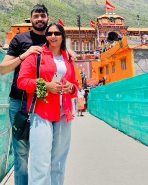 Shaji Choudhary Instagram - जय बद्रीनाथ जी। मन करेगा बार बार जाने का । पर एक बार तो जायेगा ।💕
.
.
.

#badrinath #badrinathtemple🙏 #utrakhand #hillsation #mounatains #river #greenland #weather #cloud #instagood #instagram #post