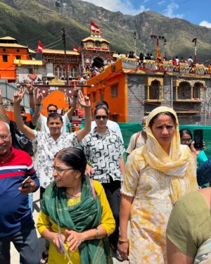 Shaji Choudhary Instagram - जय बद्रीनाथ जी। मन करेगा बार बार जाने का । पर एक बार तो जायेगा ।💕
.
.
.

#badrinath #badrinathtemple🙏 #utrakhand #hillsation #mounatains #river #greenland #weather #cloud #instagood #instagram #post