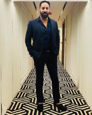 Shaji Choudhary Instagram - Black &blue💕
.
.
.
.
#black #blackwork #blue #bluesky #formal