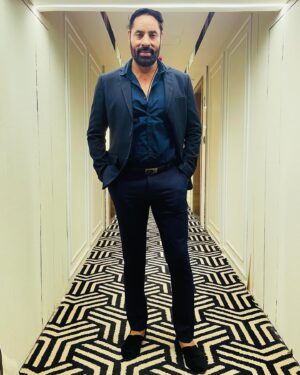 Shaji Choudhary Instagram - Black &blue💕
.
.
.
.
#black #blackwork #blue #bluesky #formal