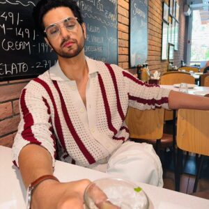 Shakti Arora Instagram - Comment with the most unique emoji...
.
.
#shaktiarora